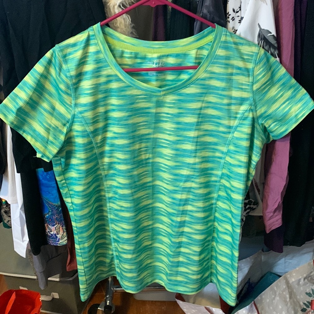 Made for Life pretty 🤩 green yellow design top Size L